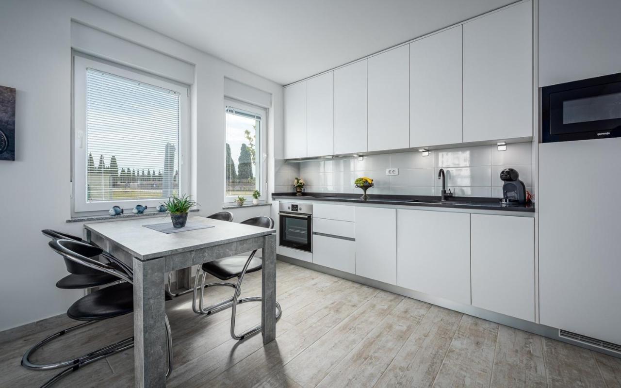 Sofia House With Apartment Умаг Екстер'єр фото
